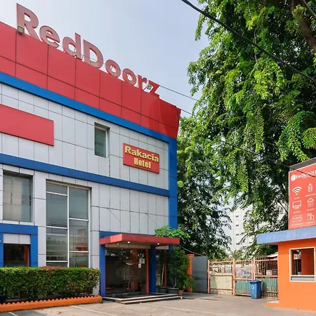 RedDoorz Plus @ Jalan Pemuda Jakarta-2