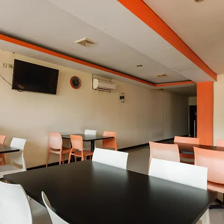 Reddoorz Plus @ Jalan Pemuda Jakarta-3